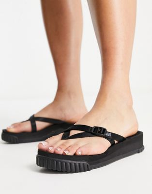 clifton beach slip on sandals in black