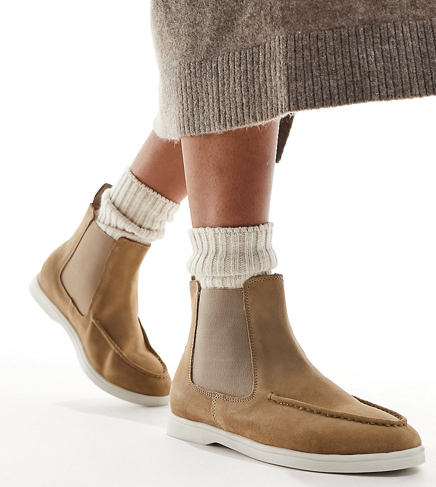 Simply Be Extra Wide Fit chelsea boots in taupe-Neutral