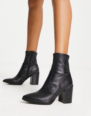 Carla heeled ankle boot in black