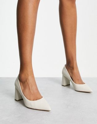 lend heeled shoe in bone