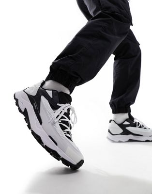 VECTIV Taraval hiking trainers in black and white