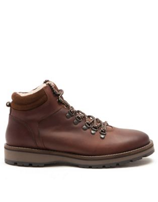 dekker hiker style casual leather boots in wood