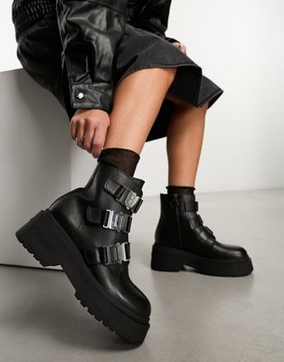 chunky hardware boots in black