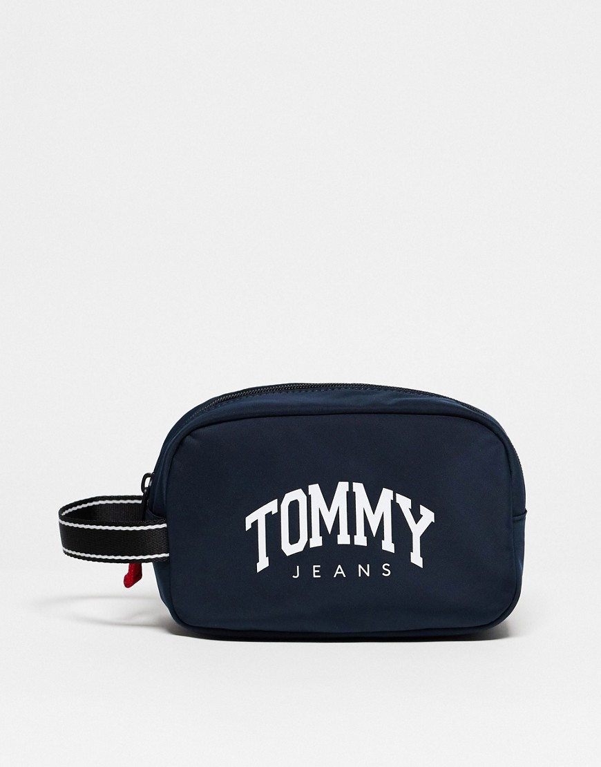 Tommy Jeans sport washbag in navy