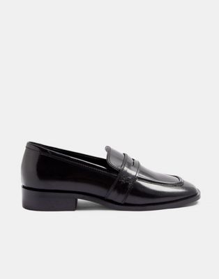leather loafers in black
