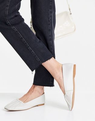 Libby ruched leather flat shoe in buttermilk