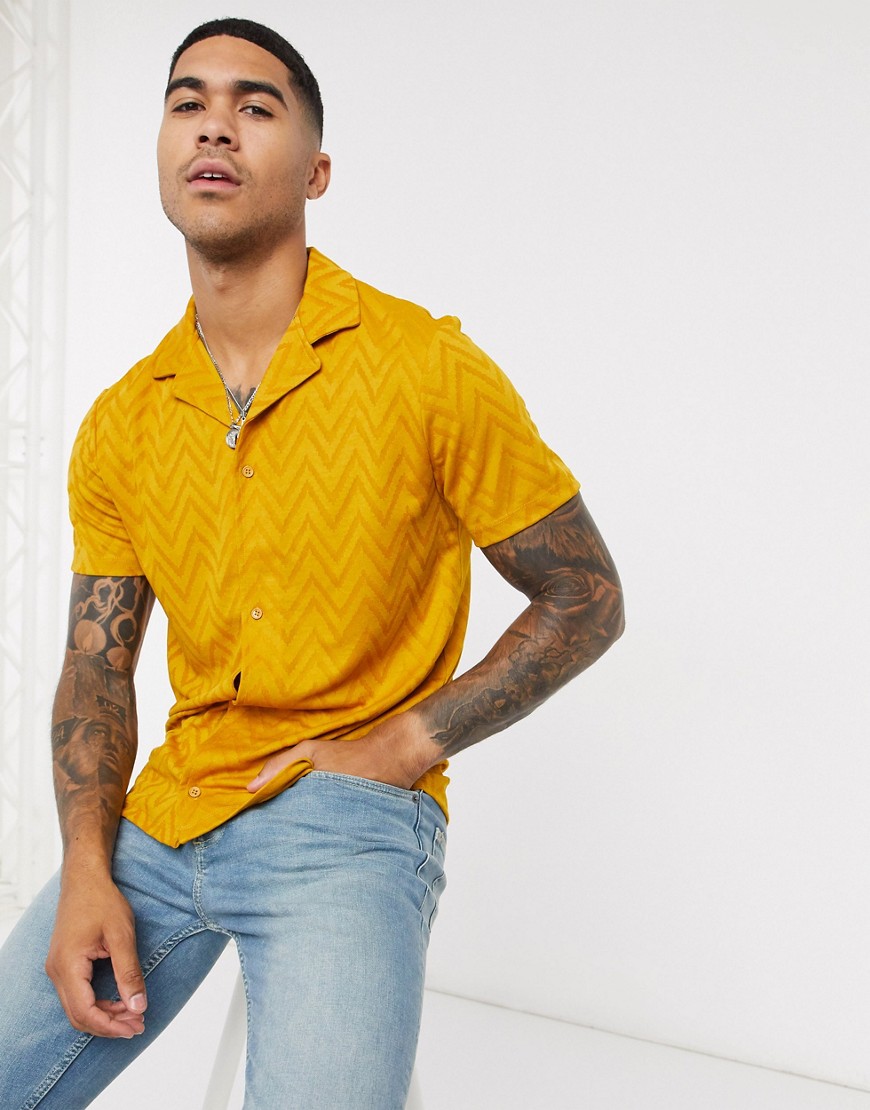 фото Трикотажная рубашка с зигзагообразным рисунком asos design-желтый