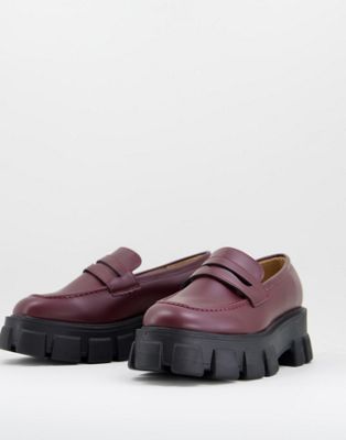 extreme chunky loafers in burgundy