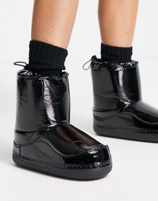 padded short snow boots in black
