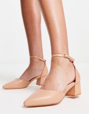 pointed block heels in beige