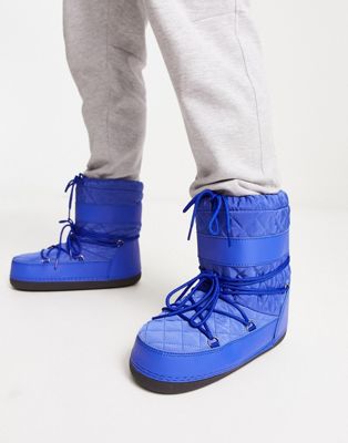 snow boots in blue