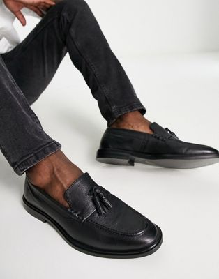 west tassel loafers in black pebble leather
