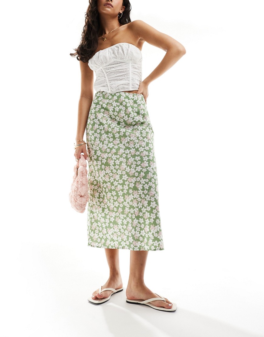 Wednesday’s Girl floaty poppy print midi skirt in green-Orange