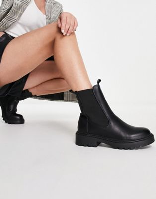 chunky chelsea ankle boots in black