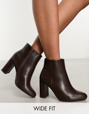 wide fit heeled pointed ankle boots in brown