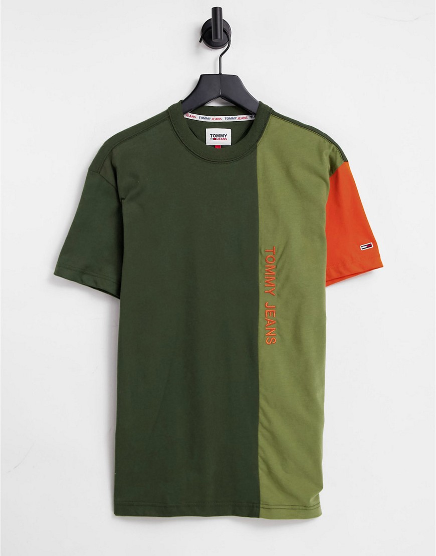 фото Зеленая свободная футболка в стиле колор блок с вертикальным логотипом tommy jeans-зеленый цвет