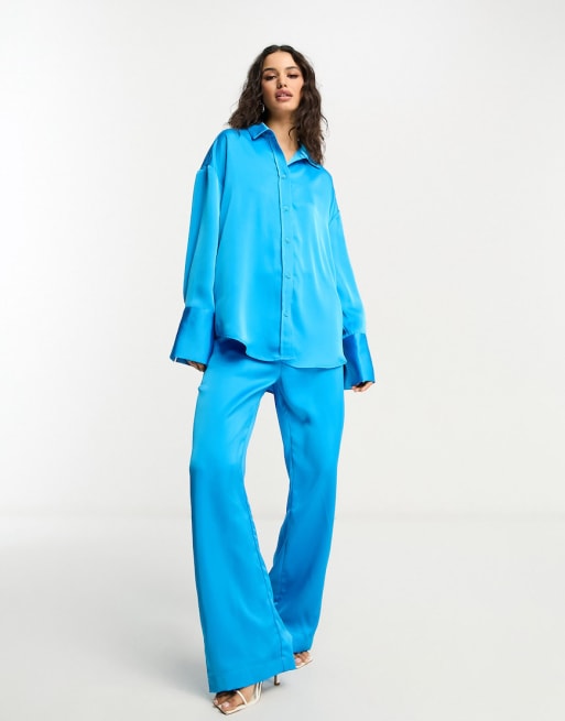 4th & Reckless - Ensemble en satin avec chemise et pantalon large - Bleu électrique
