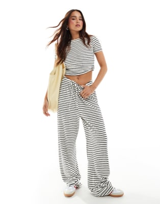 4th & Reckless – Gestreiftes Frottee-Set aus T-Shirt und Hose | ASOS