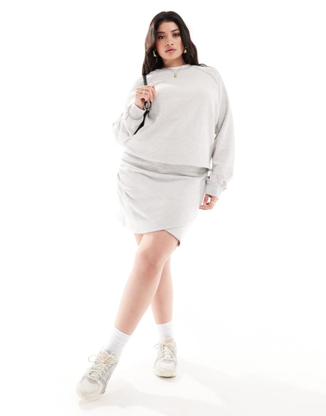 4th & Reckless Plus - exclusive sweatshirt and mini skirt in grey marl