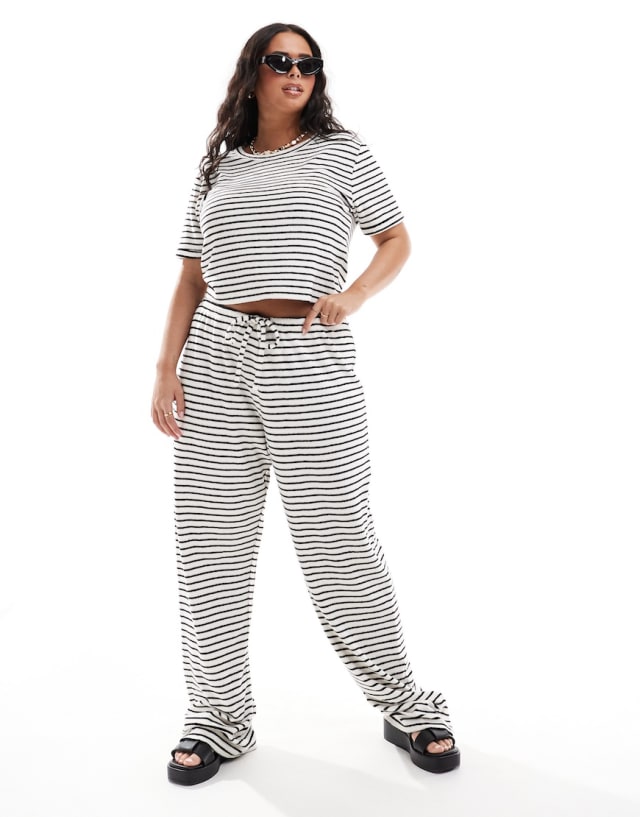 4th & Reckless Plus - exclusive towelling t-shirt and trousers co-ord in stripe