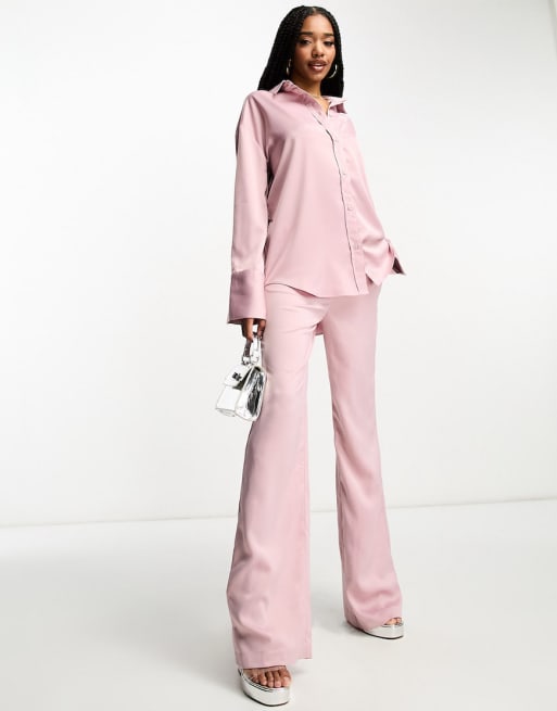4th & Reckless Tall - Co-ord set van satijnen overhemd en broek met wijde pijpen in lichtmauve