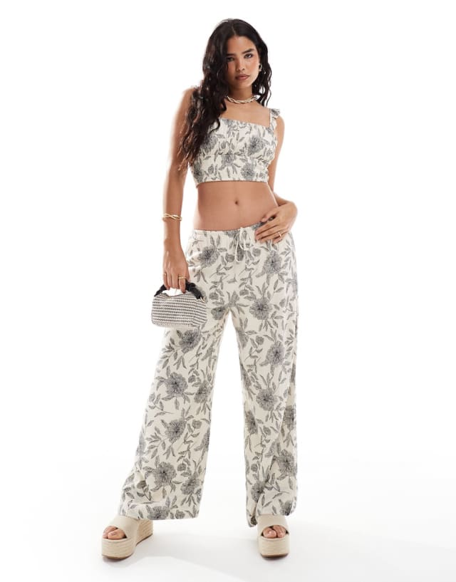 Abercrombie & Fitch - floral crinkle co-ord