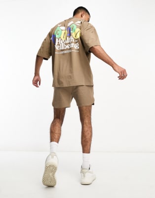 ASOS Actual - Coordinato marrone con logo di frutta 