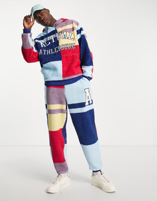 ASOS Actual - Ensemble effet color block en imitation peau de mouton avec logo Athleisure - Rouge