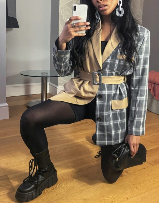 ASOS DESIGN - Abito con design a contrasto metà a quadri e metà color cammello