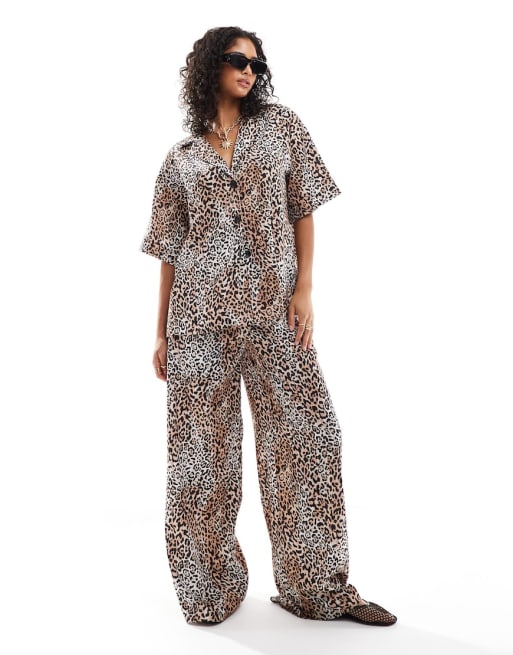 ASOS DESIGN - Co-ord set met overhemd met reverskraag en broek met wijde pijpen en dierenprint