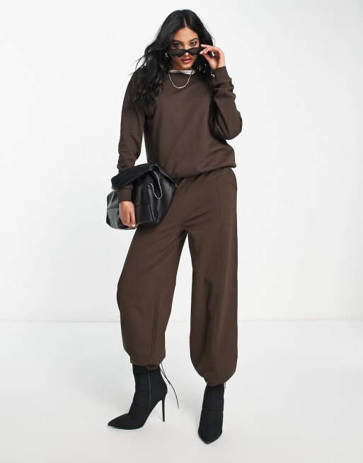 ASOS DESIGN - Co-ord set met sweatshirt en joggingbroek met rechte pijpen in chocoladebruin