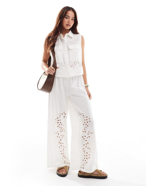 ASOS DESIGN - Co-ord set van broek met wijde pijpen en uitsnijdingen en overhemd in crème