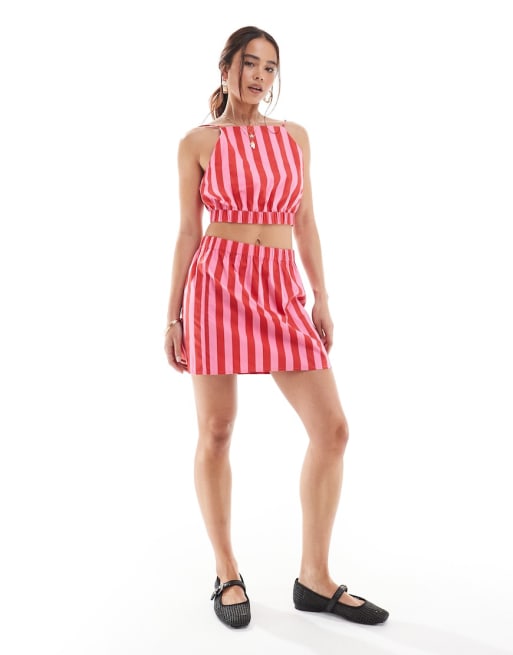 ASOS DESIGN - Coordinato con minigonna e canottiera corta in cotone rosa e rosso a righe
