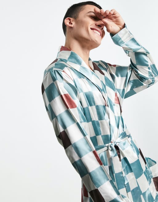 ASOS DESIGN - Coordinato con pantaloncini e vestaglia in raso con stampa a quadri