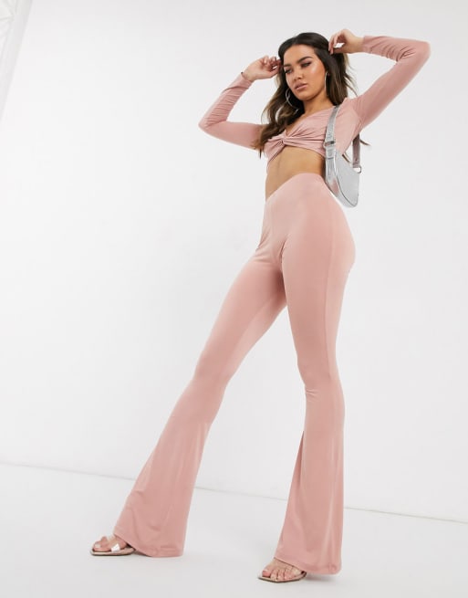 ASOS DESIGN - Coordinato con top in tessuto sinuoso a maniche lunghe con dettaglio ritorto e pantaloni a zampa