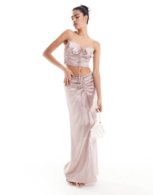 ASOS DESIGN - Coordinato in raso color cipria con gonna lunga arricciata e canottiera