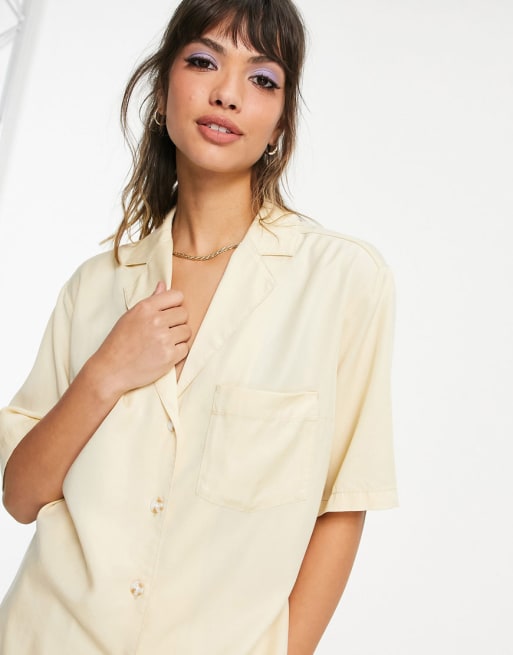 ASOS DESIGN - Coordinato oversize con camicia e pantaloncini color latticello