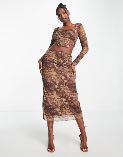 ASOS DESIGN - Corsetto con corsetto a maniche lunghe e gonna midi in rete con stampa vintage