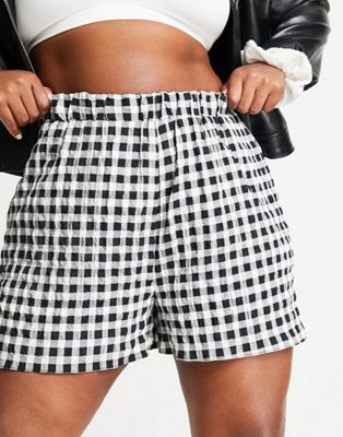 ASOS DESIGN Curve co-ord high waisted pull-on flippy shorts in textured mono gingham