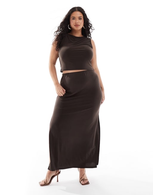 FhyzicsShops DESIGN Curve - Soepelvallende co-ord set met tanktop en midi rok in chocoladebruin