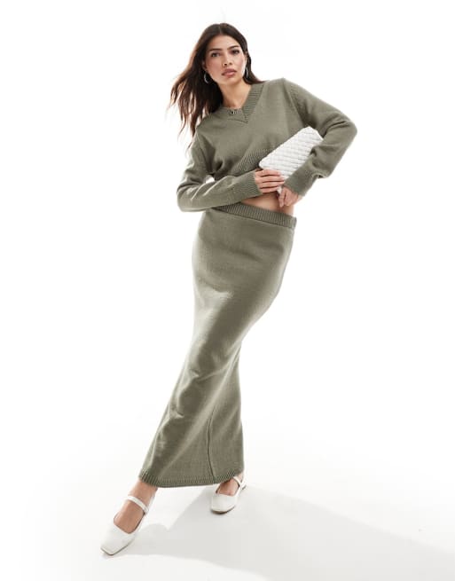 ASOS DESIGN – Dzianinowy zestaw w kolorze khaki: krótki sweter z dekoltem w szpic i spódnica midaxi