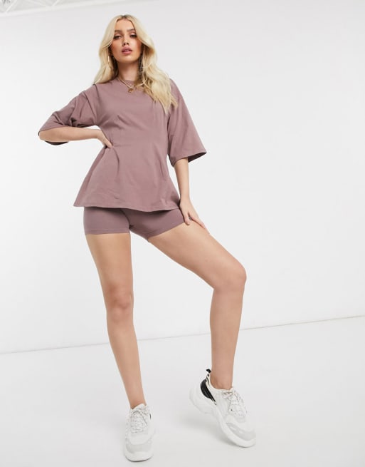 ASOS DESIGN - Ensemble t-shirt avec détail corset et short legging court 
