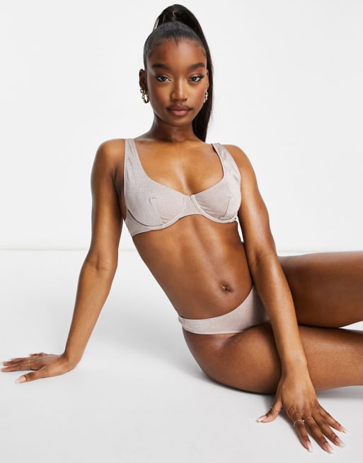 ASOS DESIGN – Isla – Set aus glitzerndem Bügel-BH und brasilianischem Slip in Rosa