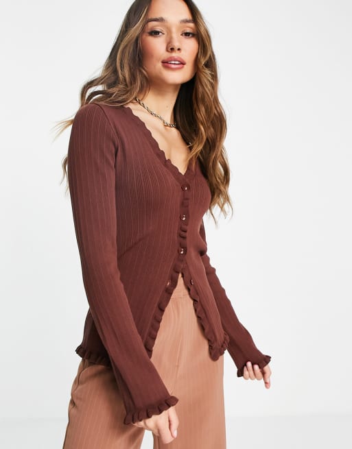 ASOS DESIGN – Kombi-Set mit langer Strickjacke mit Rüschen und gestrickter Schlaghose
