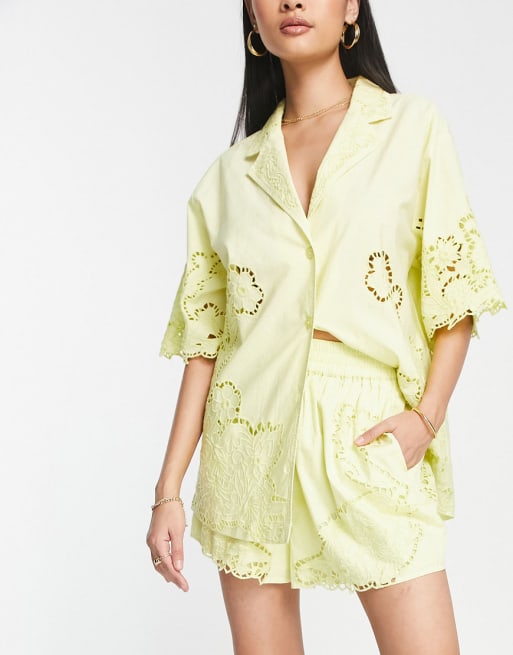 ASOS DESIGN - Overhemd en short met geborduurde en opengewerkte details in geel - GEEL