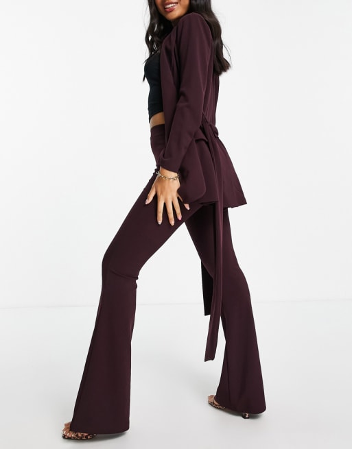 ASOS DESIGN Petite - Blazer de tailleur en jersey avec ceinture nouée style obi - Lie-de-vin
