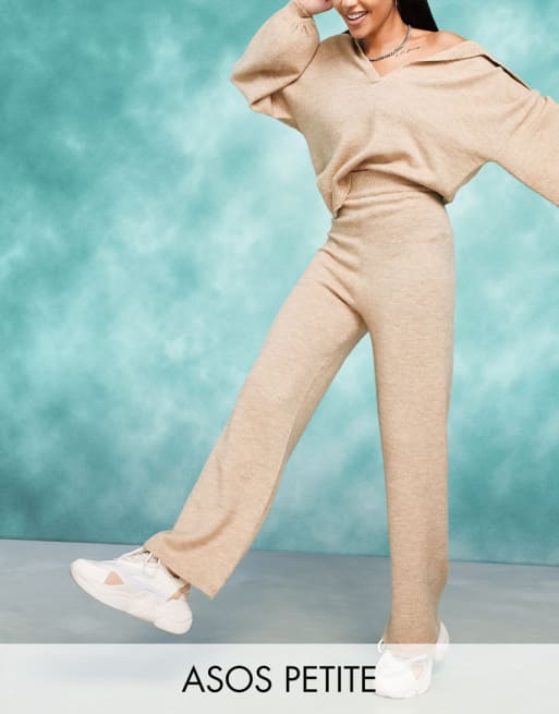 ASOS DESIGN Petite - Combi-set - Trui met open kraag en broek in lichtbeige