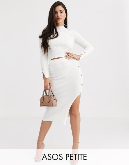 ASOS DESIGN Petite - Fijn geribbelde combi-set met gouden knopen in crème