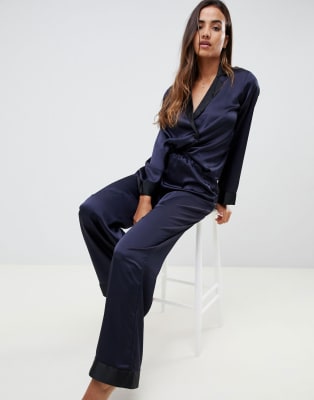 ASOS DESIGN - Pigiama con pantaloni e camicia doppiopetto in raso con dettagli a contrasto