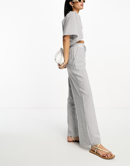 ASOS DESIGN – Schlupfhose in gestreiftem Grau, Kombiteil